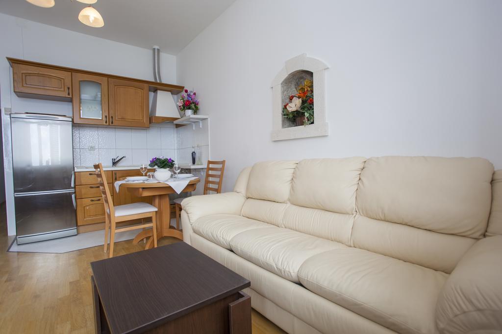 Apartments Sumic Podgora Exterior photo