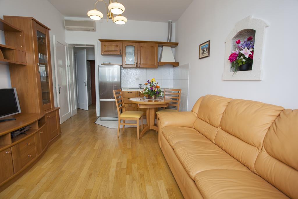 Apartments Sumic Podgora Exterior photo