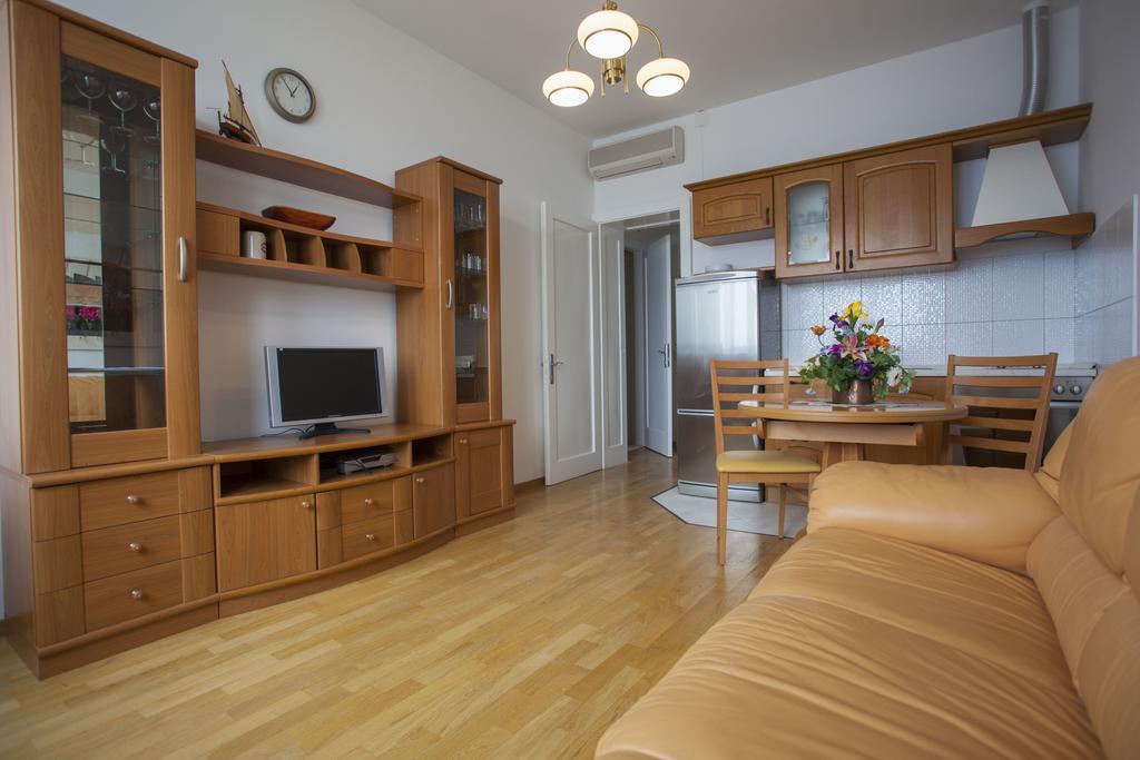 Apartments Sumic Podgora Exterior photo